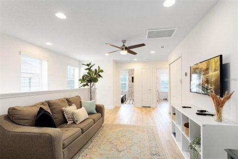 Townhouse in Kissimmee, Florida 5 bedrooms, 210.42 sq.m. № 2207691 - photo 12