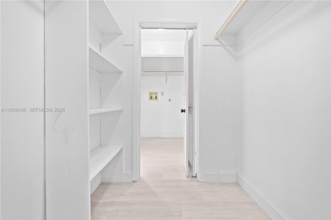 Купить виллу или дом в Форт-Лодердейл, Флорида 4 спальни, 310.48м2, № 2021881 - фото 30