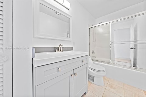 Купить виллу или дом в Форт-Лодердейл, Флорида 4 спальни, 310.48м2, № 2021881 - фото 22