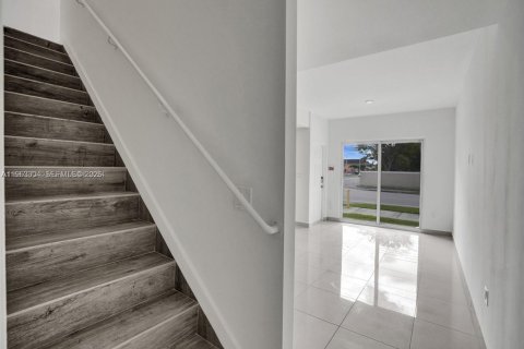 Touwnhouse à louer à Homestead, Floride: 3 chambres, 133.22 m2 № 2025169 - photo 5