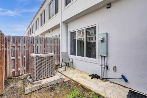 Touwnhouse à louer à Homestead, Floride: 3 chambres, 133.22 m2 № 2025169 - photo 11