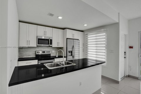 Touwnhouse à louer à Homestead, Floride: 3 chambres, 133.22 m2 № 2025169 - photo 12