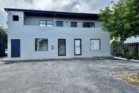 Shop in Fort Lauderdale, Florida № 1014222