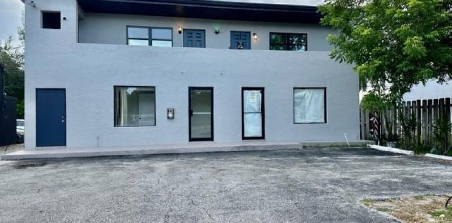 Shop in Fort Lauderdale, Florida № 1014222