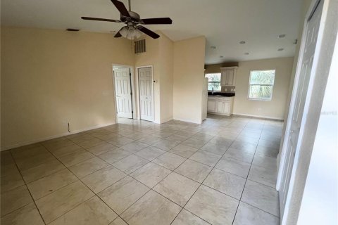 Villa ou maison à louer à Port Charlotte, Floride: 3 chambres, 111.11 m2 № 2096564 - photo 2