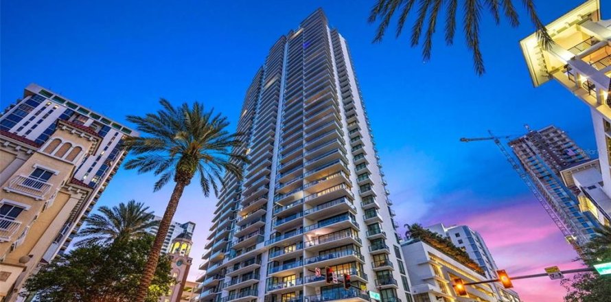 Condominio en Saint Petersburg, Florida, 2 dormitorios  № 2329366
