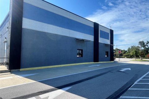 Propiedad comercial en alquiler en Winter Haven, Florida, 2543.66 m2 № 2211246 - foto 10