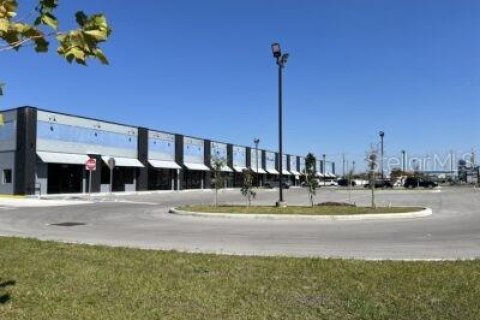 Propiedad comercial en alquiler en Winter Haven, Florida, 2543.66 m2 № 2211246 - foto 11