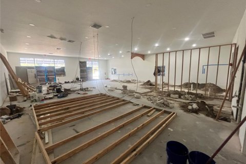 Propiedad comercial en alquiler en Winter Haven, Florida, 2543.66 m2 № 2211246 - foto 5