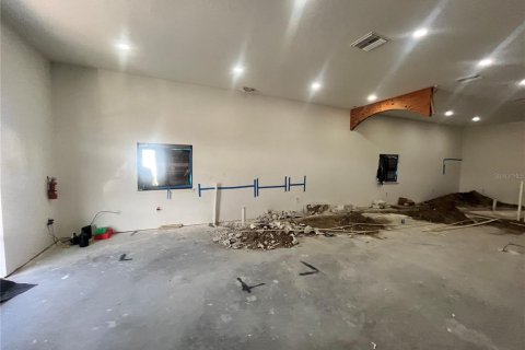Propiedad comercial en alquiler en Winter Haven, Florida, 2543.66 m2 № 2211246 - foto 4