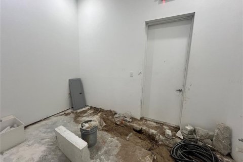 Propiedad comercial en alquiler en Winter Haven, Florida, 2543.66 m2 № 2211246 - foto 9