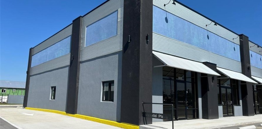 Propiedad comercial en Winter Haven, Florida 2543.66 m2 № 2211246