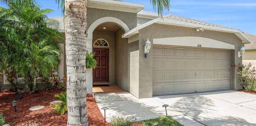Villa ou maison à Land O' Lakes, Floride 5 chambres, 209.96 m2 № 1616433
