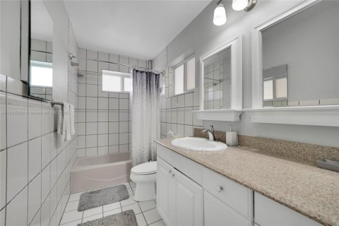 Villa ou maison à louer à Hollywood, Floride: 3 chambres, 192.87 m2 № 1947566 - photo 27