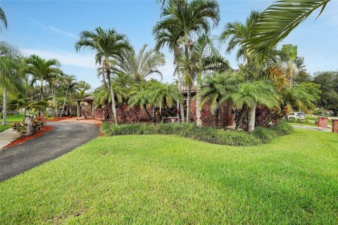 Villa ou maison à louer à Hollywood, Floride: 3 chambres, 192.87 m2 № 1947566 - photo 4