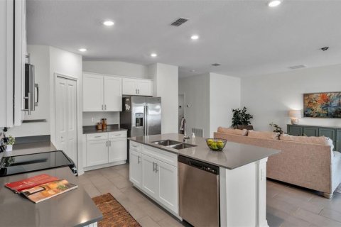 Casa en venta en Haines City, Florida, 4 dormitorios, 180.14 m2 № 1902257 - foto 5