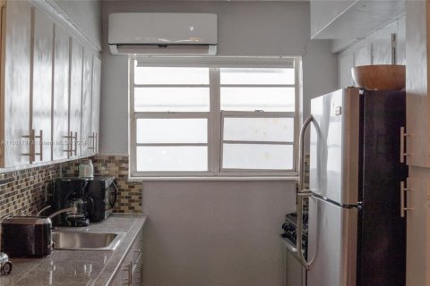 Condo in Miami Beach, Florida  № 1783727 - photo 5