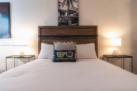 Condo in Miami Beach, Florida  № 1783727 - photo 1