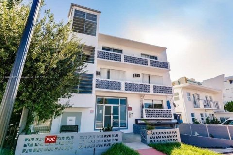 Condo in Miami Beach, Florida  № 1783727 - photo 13