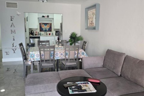 Copropriété à louer à Miami, Floride: 2 chambres, 87.14 m2 № 2048148 - photo 7