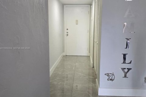 Copropriété à louer à Miami, Floride: 2 chambres, 87.14 m2 № 2048148 - photo 3