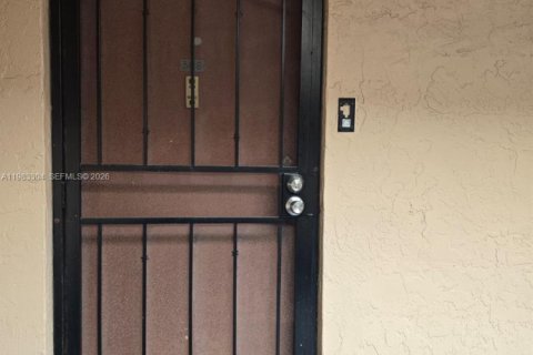 Copropriété à louer à Miami, Floride: 2 chambres, 87.14 m2 № 2048148 - photo 2