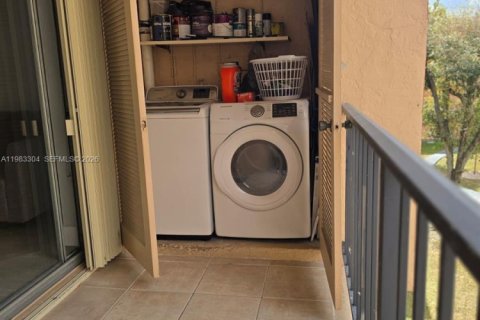 Copropriété à louer à Miami, Floride: 2 chambres, 87.14 m2 № 2048148 - photo 13