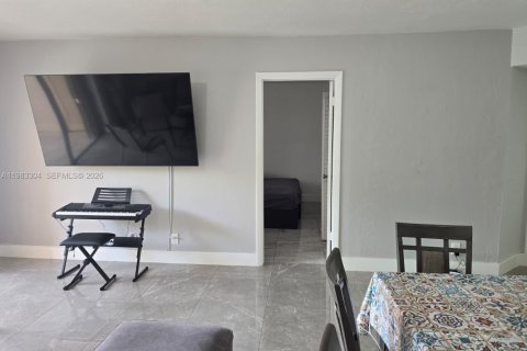 Copropriété à louer à Miami, Floride: 2 chambres, 87.14 m2 № 2048148 - photo 8