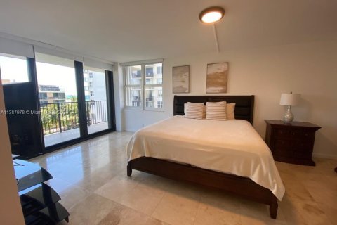 Снять в аренду кондоминиум в Холливуд, Флорида 2 спальни, 130.06м2, № 1958412 - фото 12