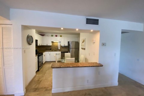 Снять в аренду кондоминиум в Холливуд, Флорида 2 спальни, 130.06м2, № 1958412 - фото 9