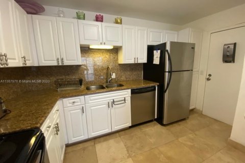 Снять в аренду кондоминиум в Холливуд, Флорида 2 спальни, 130.06м2, № 1958412 - фото 10