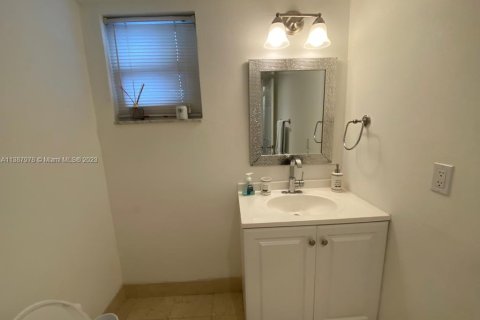 Снять в аренду кондоминиум в Холливуд, Флорида 2 спальни, 130.06м2, № 1958412 - фото 23