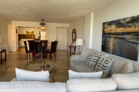 Снять в аренду кондоминиум в Холливуд, Флорида 2 спальни, 130.06м2, № 1958412 - фото 8