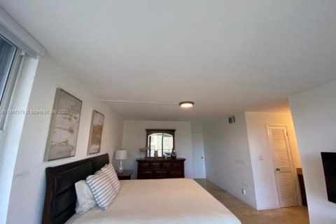 Снять в аренду кондоминиум в Холливуд, Флорида 2 спальни, 130.06м2, № 1958412 - фото 15