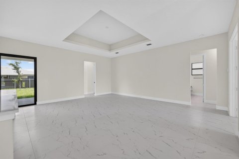 House in Port St. Lucie, Florida 4 bedrooms, 227.42 sq.m. № 2189469 - photo 10