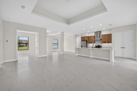 House in Port St. Lucie, Florida 4 bedrooms, 227.42 sq.m. № 2189469 - photo 8