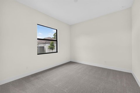 House in Port St. Lucie, Florida 4 bedrooms, 227.42 sq.m. № 2189469 - photo 22