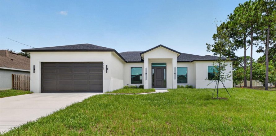 House in Port St. Lucie, Florida 4 bedrooms, 227.42 sq.m. № 2189469