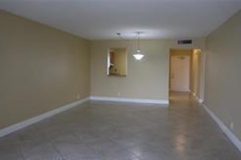 Copropriété à louer à Margate, Floride: 2 chambres, 102.19 m2 № 2400828 - photo 2