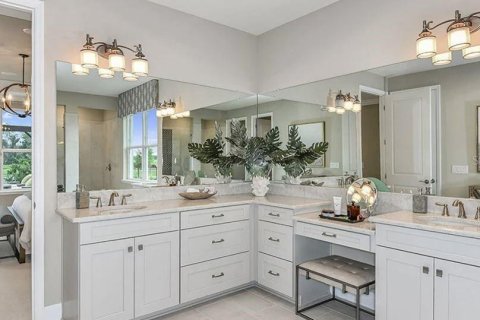 House in Zephyrhills, Florida 5 bedrooms, 321.53 sq.m. № 1597457 - photo 17