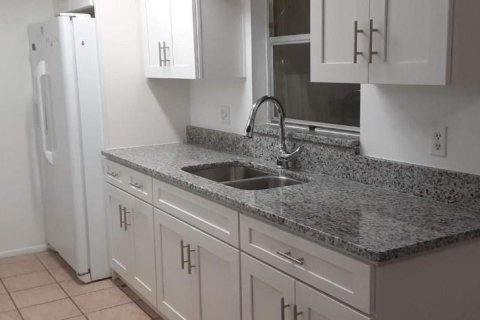 Villa ou maison à vendre à Kissimmee, Floride: 3 chambres, 99.68 m2 № 1905568 - photo 4