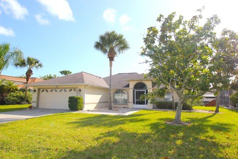 Casa en alquiler en Palm Coast, Florida, 3 dormitorios, 174.93 m2 № 1809937 - foto 1