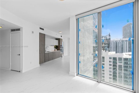 Condo in Miami, Florida, 1 bedroom № 1935822 - photo 13