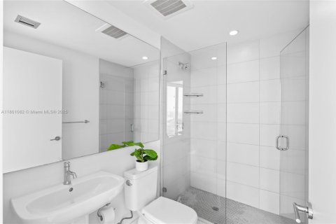 Condo in Miami, Florida, 1 bedroom № 1935822 - photo 16