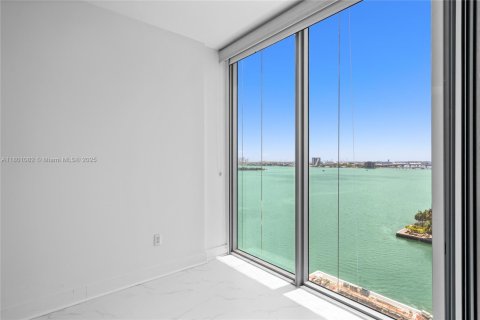 Condo in Miami, Florida, 1 bedroom № 1935822 - photo 29