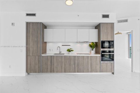 Condo in Miami, Florida, 1 bedroom № 1935822 - photo 24