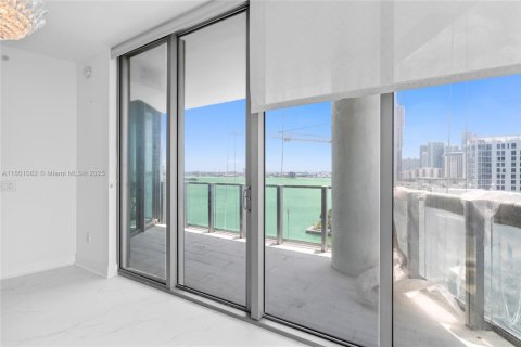 Condo in Miami, Florida, 1 bedroom № 1935822 - photo 30