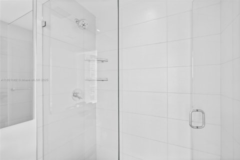 Condo in Miami, Florida, 1 bedroom № 1935822 - photo 18