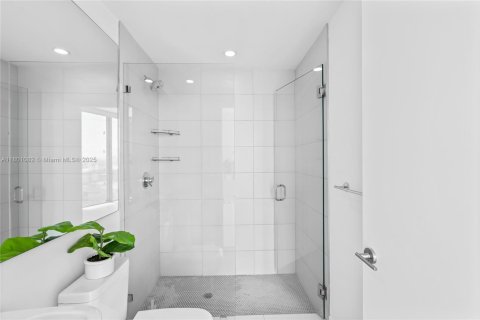 Condo in Miami, Florida, 1 bedroom № 1935822 - photo 17