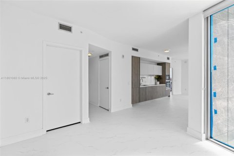 Condo in Miami, Florida, 1 bedroom № 1935822 - photo 14